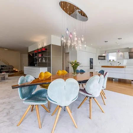 Modern With Private Pool In *