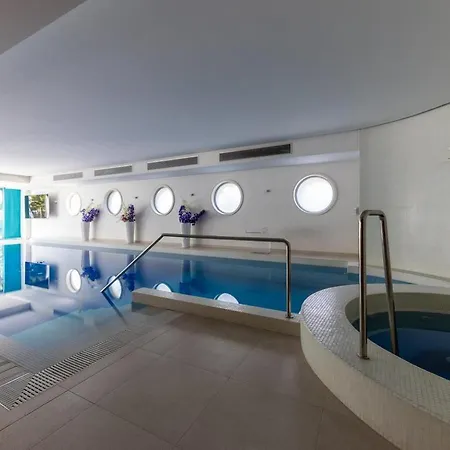 Modern With Private Pool In *