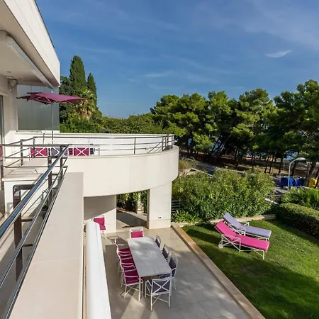 Modern With Private Pool In