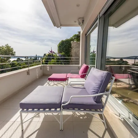 Modern With Private Pool In 斯普利特