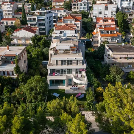 Modern With Private Pool In 斯普利特